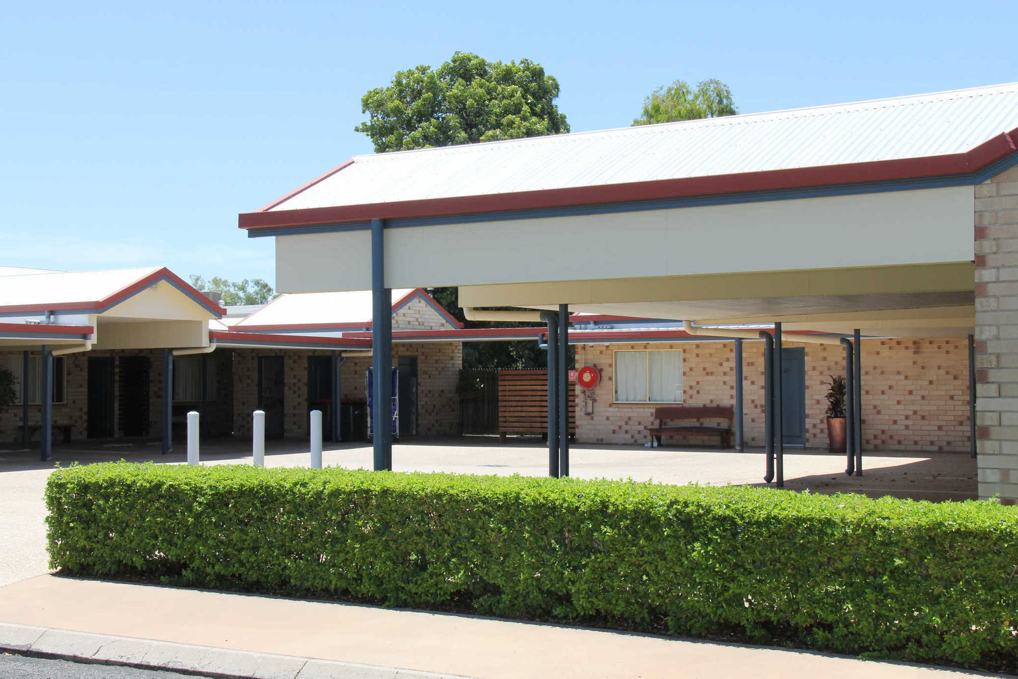 Midlander Motor Inn Emerald Exterior photo